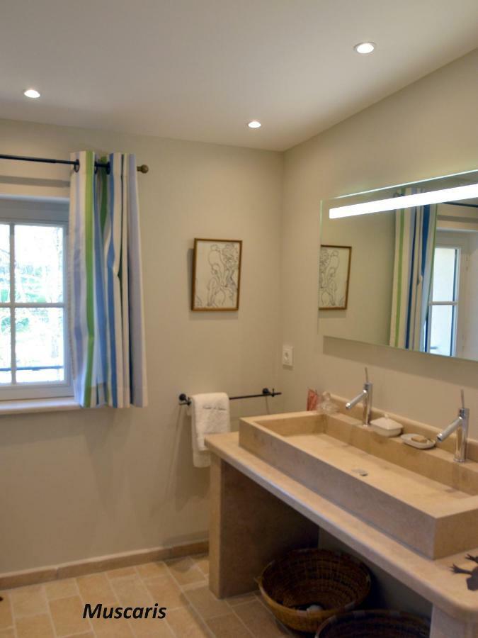 La Bastide Des Enqueses Hotel Lorgues Room photo
